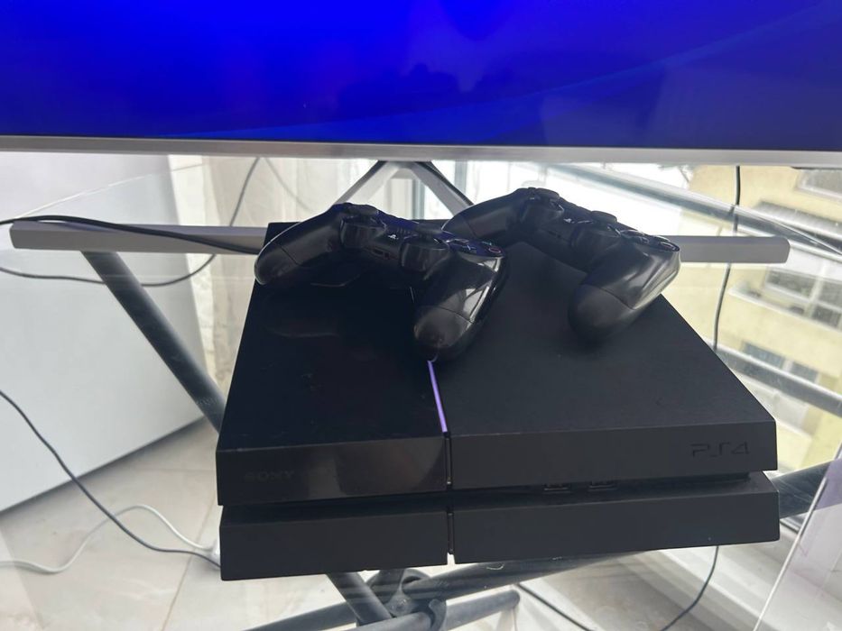 Sony PlayStation 4  1000gb + 2 геймпади