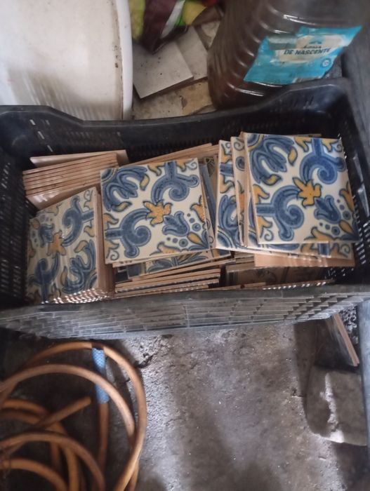 Vendo azulejos muito bonitos bom estado
