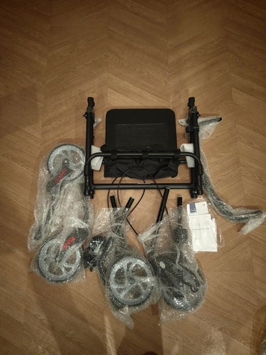 Chodzik 4 kołowy carbon trimago