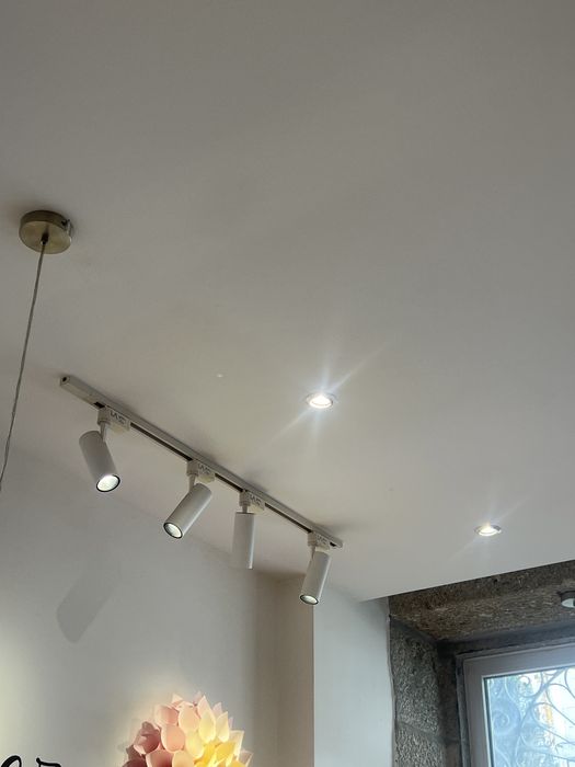 Focus de luz cada com 4, 3 unidades