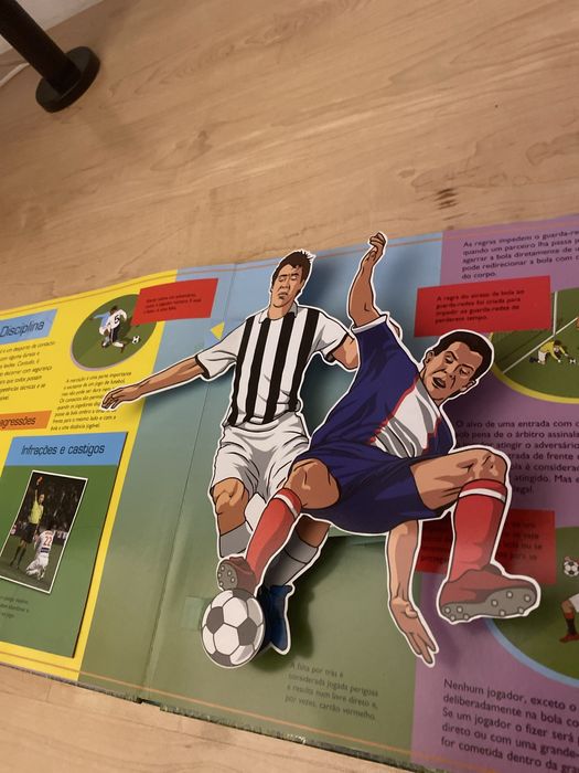 Livro Pop-Up de Futebol