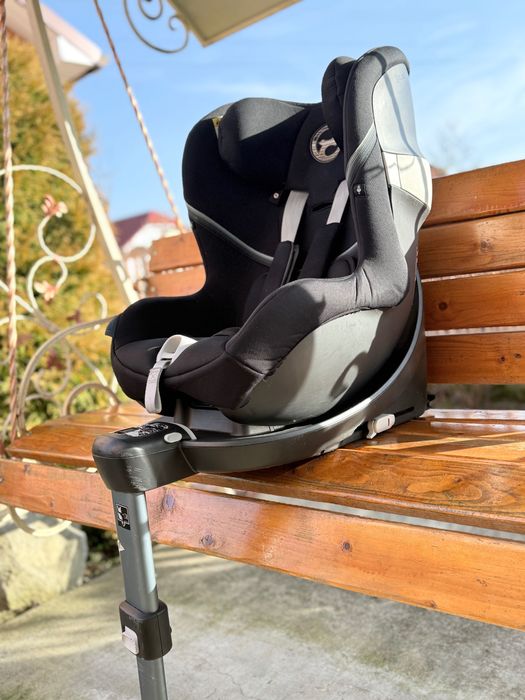 Продам автокрісло Cybex з базою Ізофікс