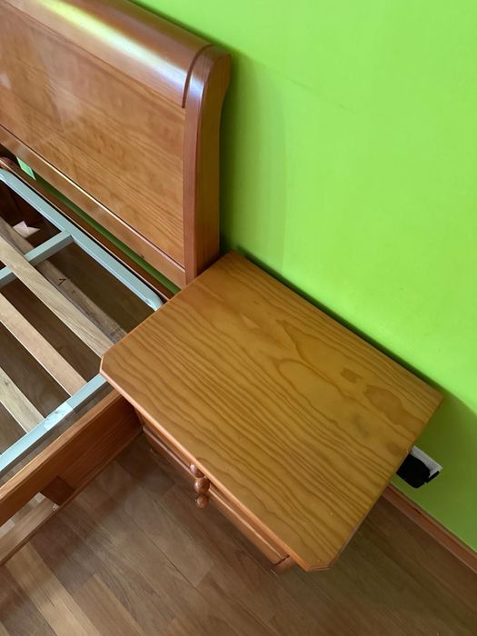 Cama de solteiro em pinho - tudo incluído