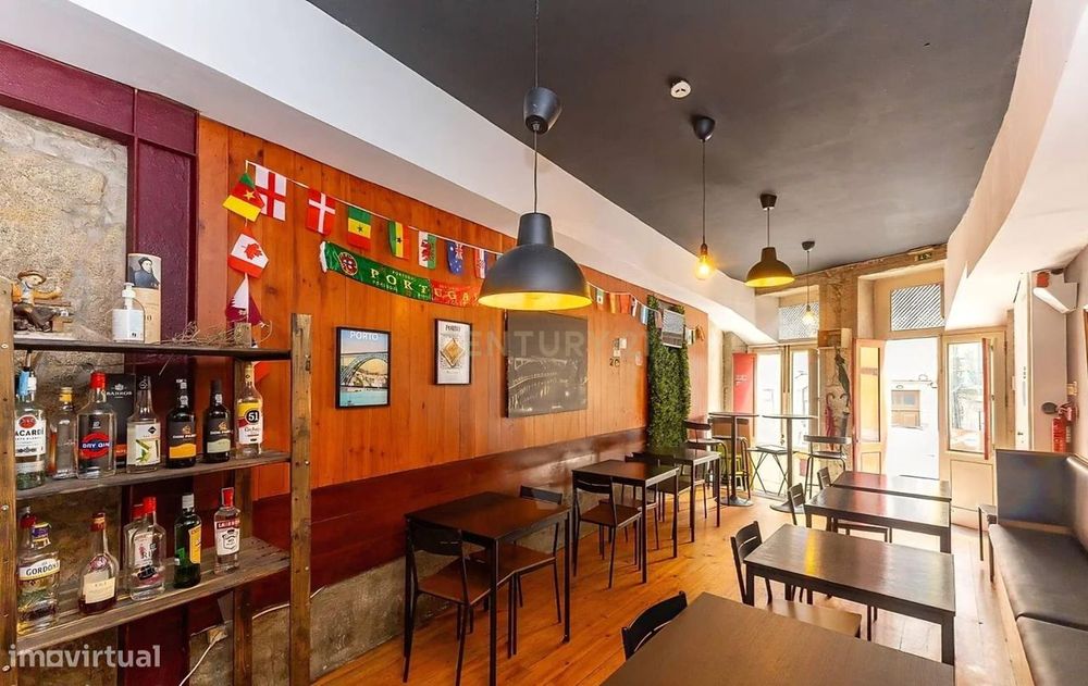 Taberna Equipada no Coração do Porto | Venda de Espaço Comercial