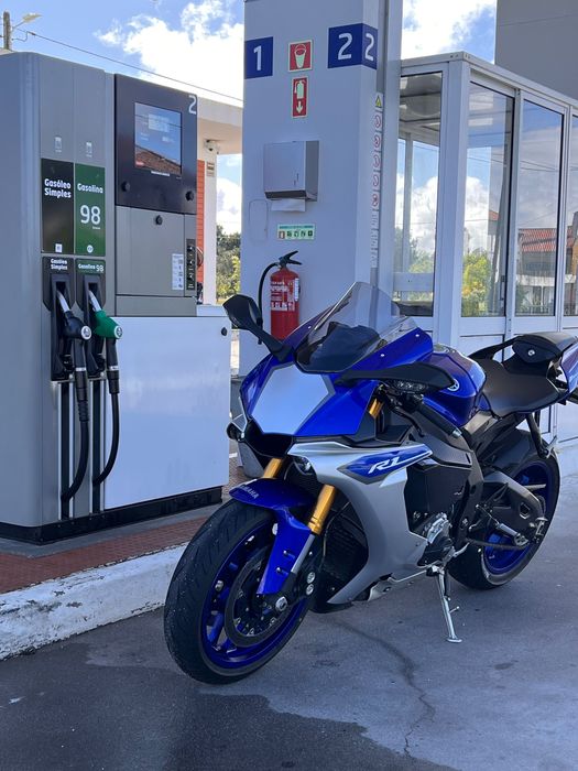 Yamaha R1 Cross plane