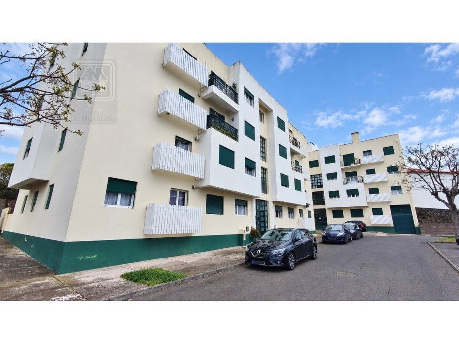 VENDA de AMPLO APARTAMENTO T3 na cidade de Ponta Delgada , Ilha de ...