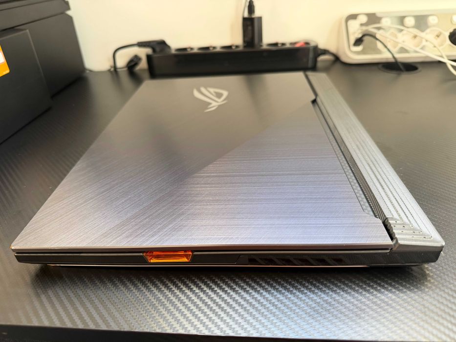 ASUS ROG Strix SCAR III i7 / 32GB / RTX 2070 / 1TB SSD / 240Hz