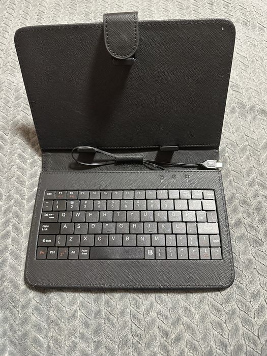 Чохол-клавіатура для планшета.