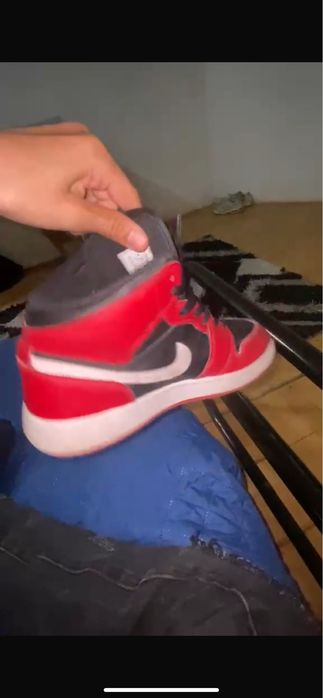 Nike Jordan 1 (Vermelhos e Pretos)