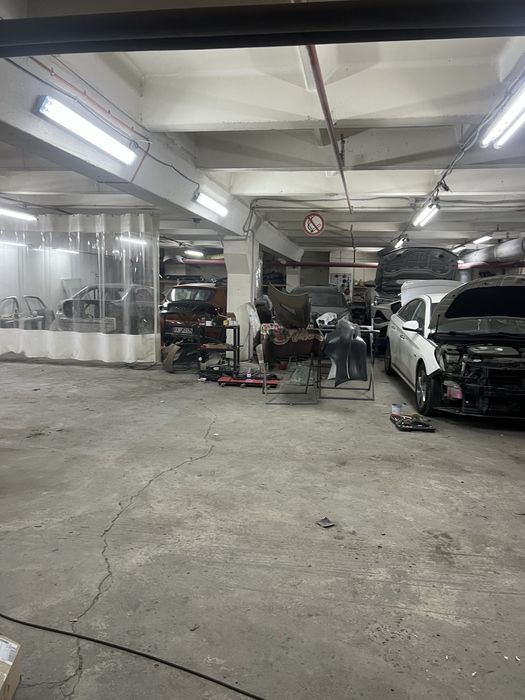 Нежитлова комерційна будівля