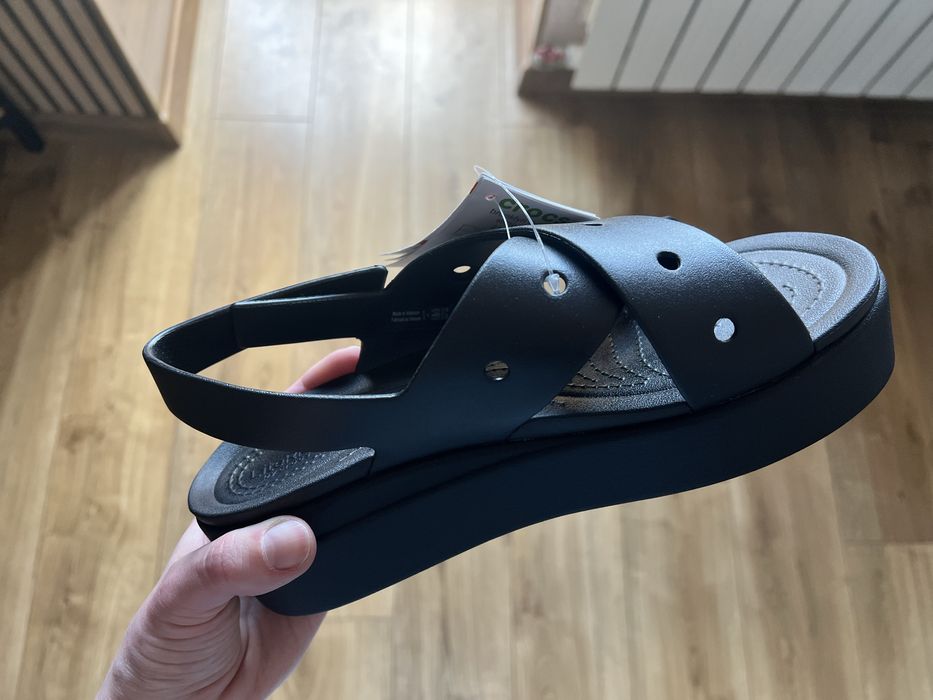 Продам брендові сандалії Crocs