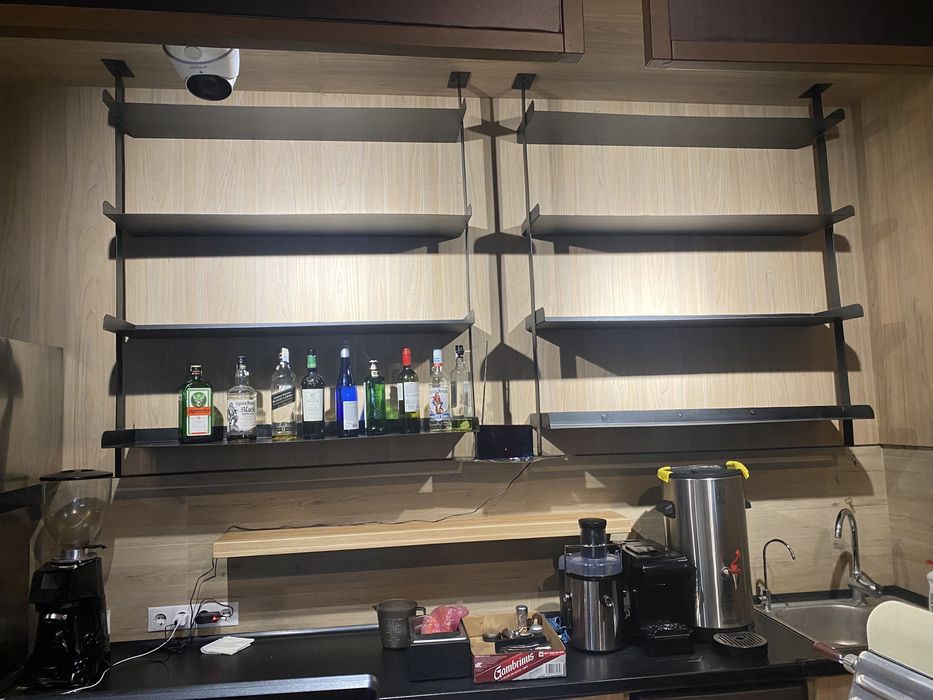 Полиця барна металева чорна.