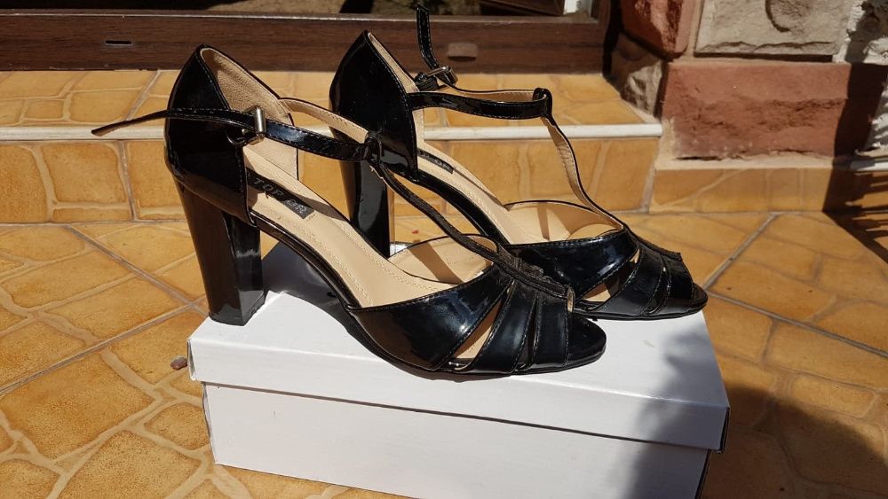 Sandały r 41 na obcasie czarne