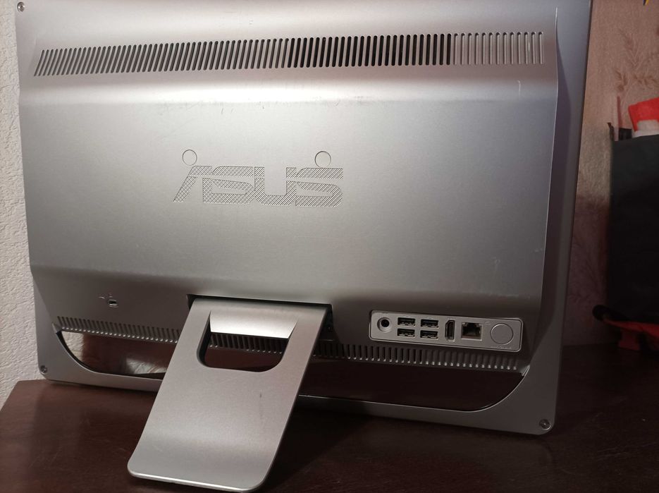 Моноблок Б-клас Asus ET2011AUKB / 20" (1600x900) TN / AMD E-450 б/в