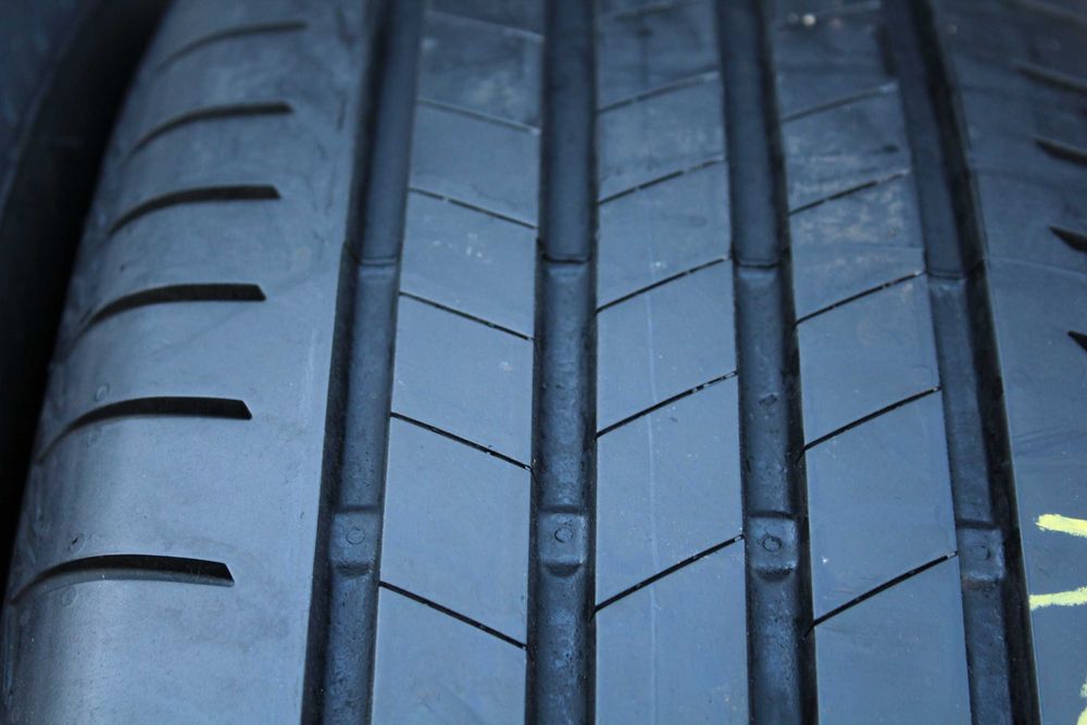 215 60 r17 Bridgestone Turanza t005