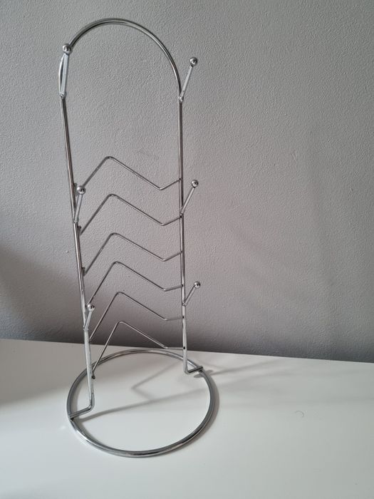 Metalowy stojak na talerzyki