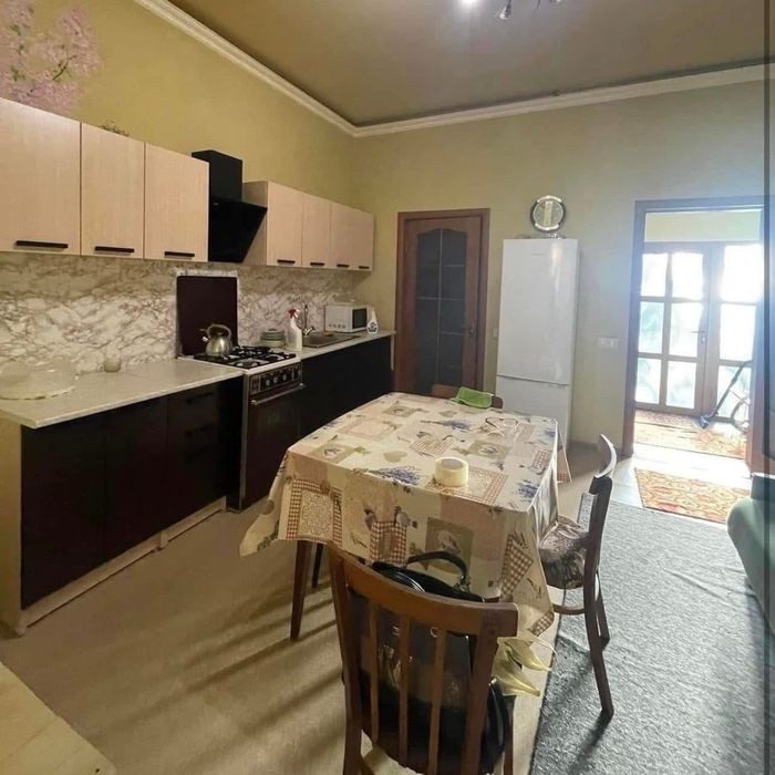 Частина будинку з місцем  для авто вільна з 12 лютого