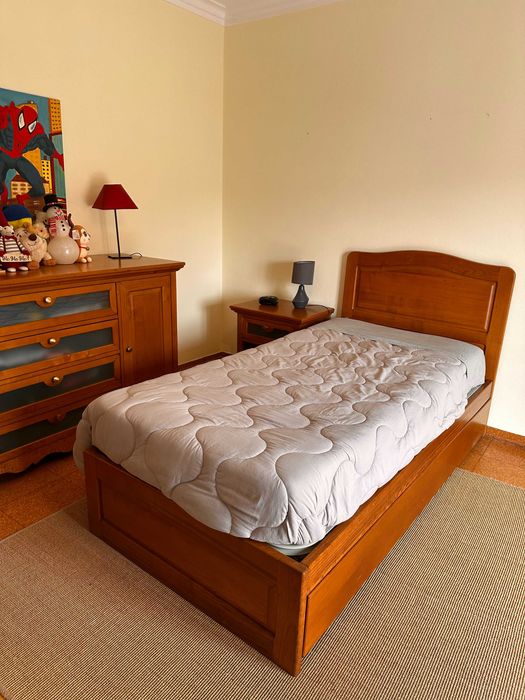 Mobília de quarto solteiro em cerejeira maciça com duas camas COMPLETO