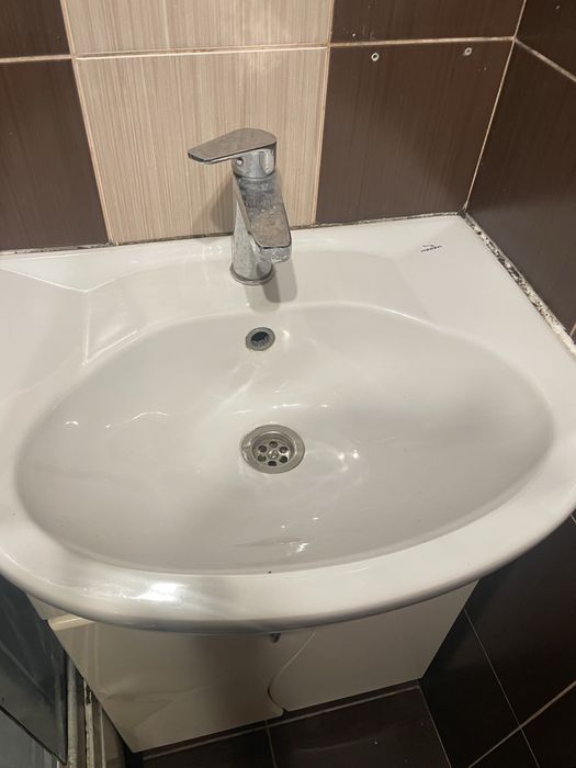 Умивальник з тумбою