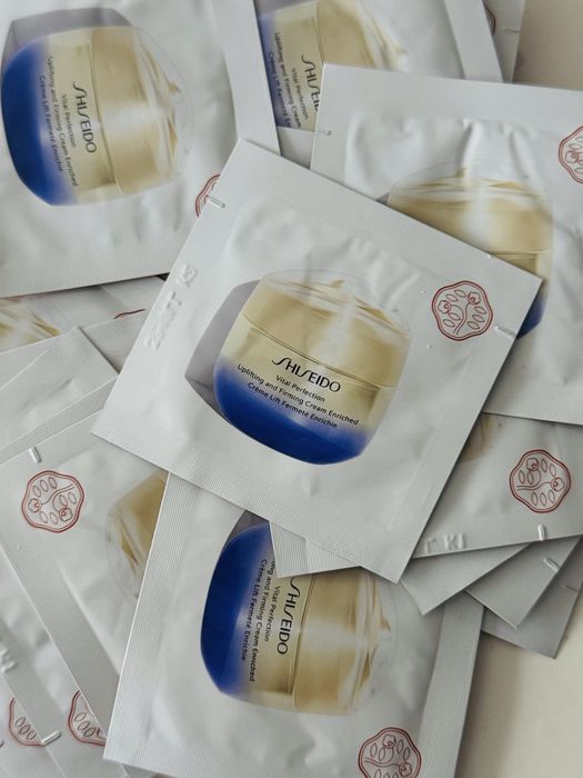 Крем Shiseido Vital Perfection Uplifting & Firming Advanced Cream Enriched