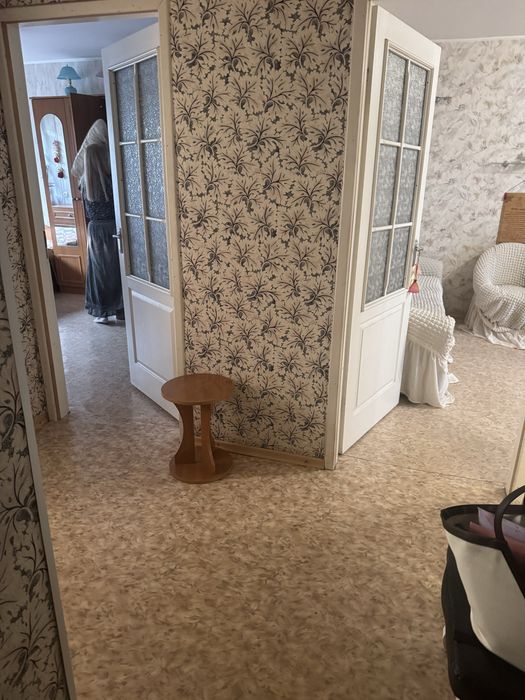 Три кімнатна квартира , 5-6 чоловік .