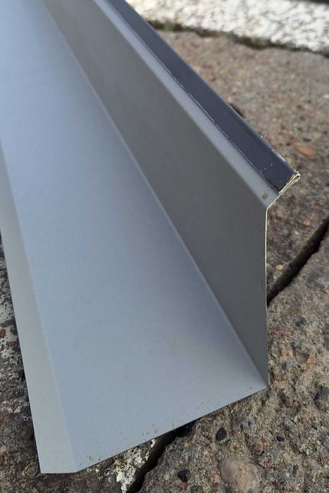 obróbki z blachy: wiatrownica, kalenica, pas nad rynnę