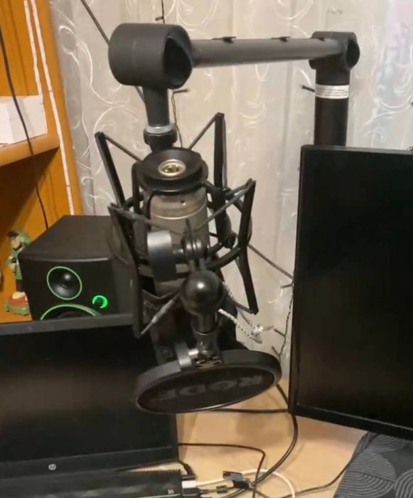 микрофон Rode NT1