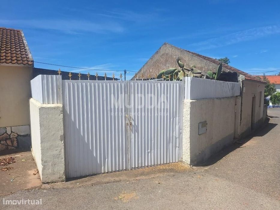 Armazém com enorme potencial para habitação no Peral 300m2 , Cadaval