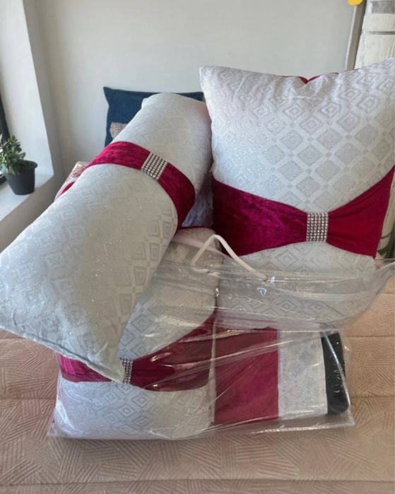 Edredão com aplicacões em veludo e lurex + 2 almofadas + 1 travesseiro