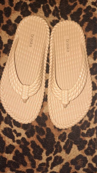 Продам нові шлепанці Braska