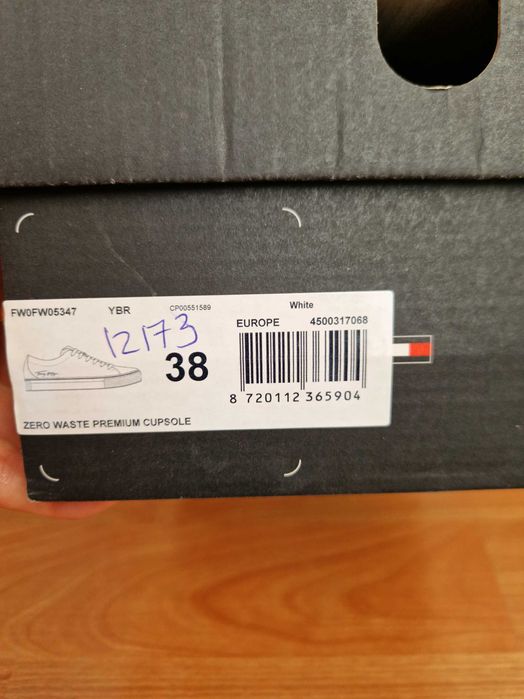 Tommy hilfiger кожаные кеды.38 р.