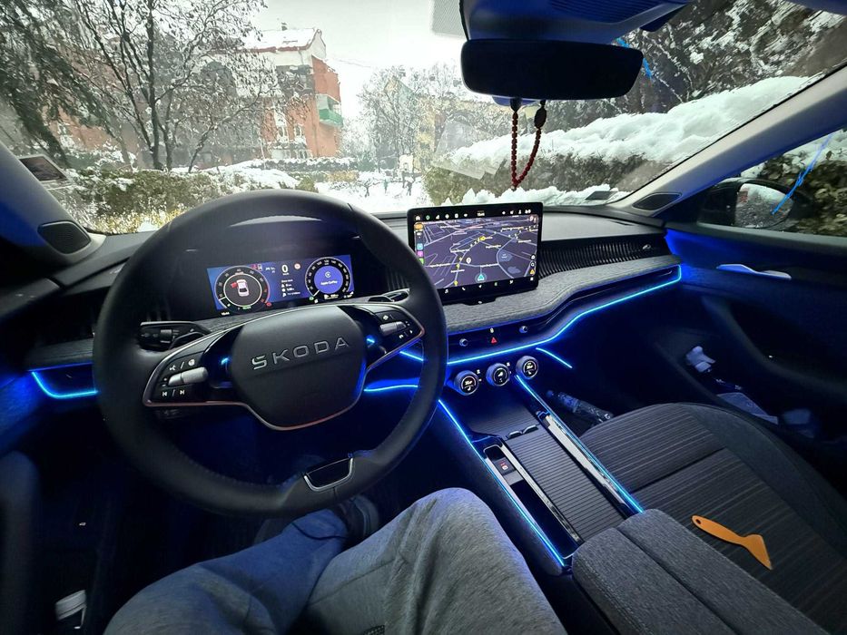 Oświetlenie LED Ambient Light do samochodu – zestaw podświetlenia wnętrza Premium