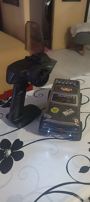 Carrinha RC com Comando