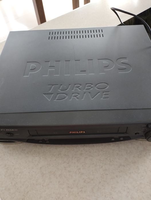 Відео магнітофон PHILIPS