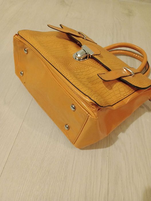 Сумка жіноча. Помаранчевого кольору.