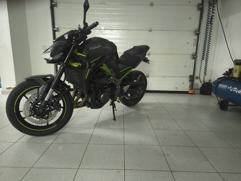 Kawasaki Z900 poucos kms + IUC pago