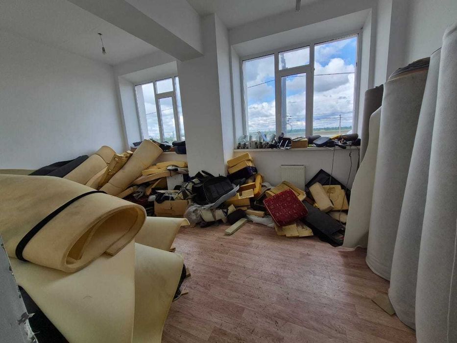 1800м2 приміщення + 30сот землі