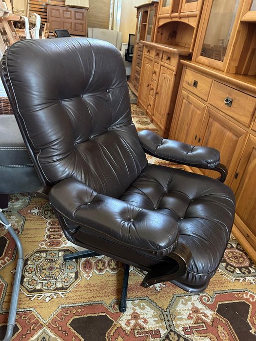 Skórzany  obrotowy fotel vintage