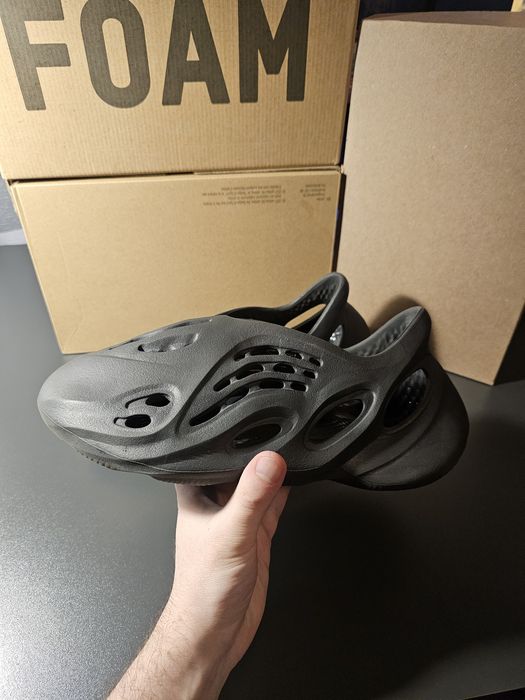 Yeezy Foam Runner Onyx 43