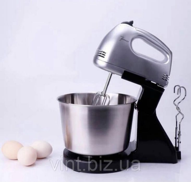 Міксер з металевою чашею