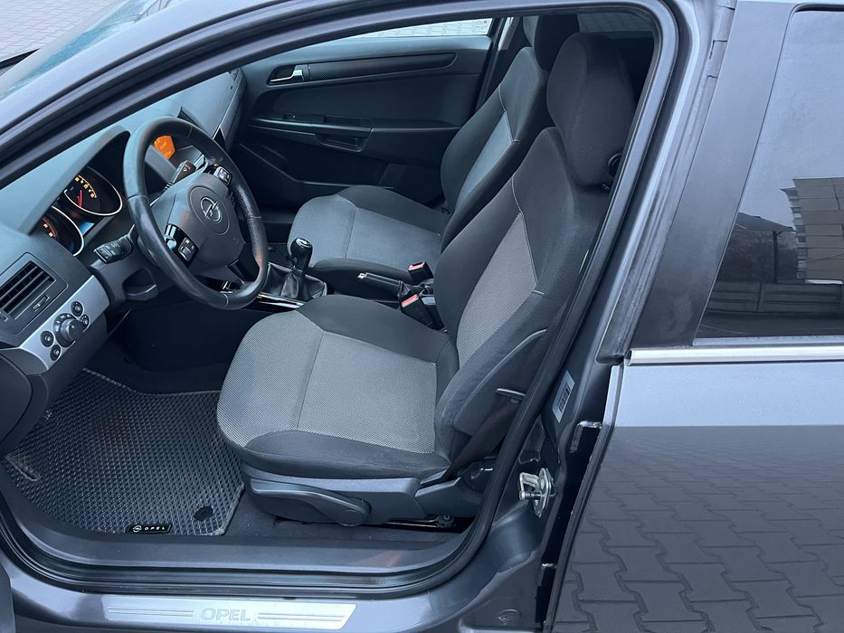 Opel Astra Station Wagon 2010 1.6 бензин