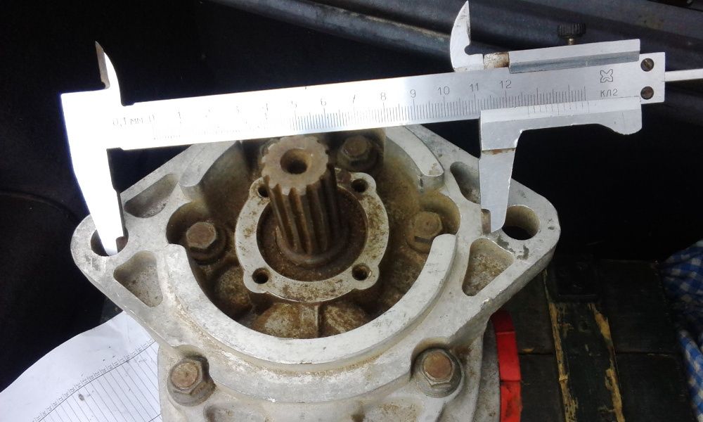 Насос масляний трохсекційний oil pump John Deere - Claas -NEW HOLLand