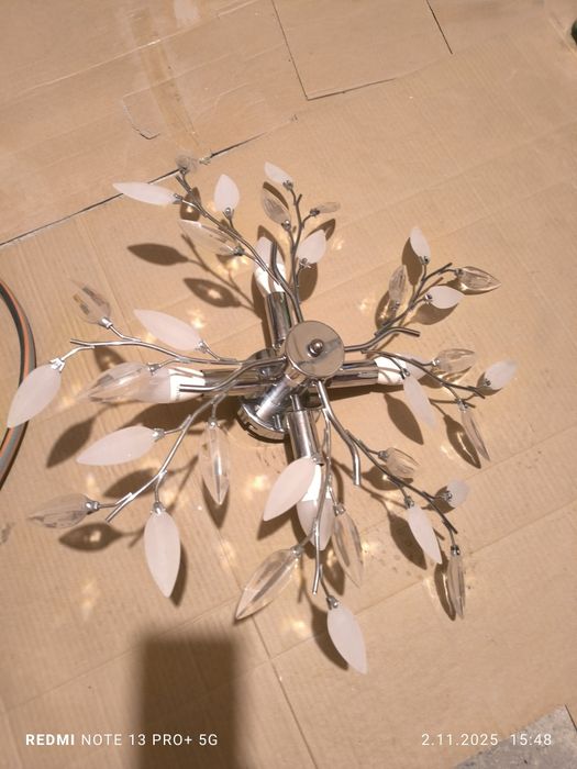 Żyrandol ze sztucznymi kryształami