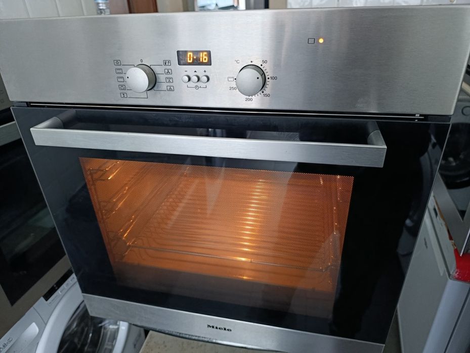 Forno elétrico Miele