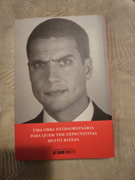 Livro "Novíssimas crónicas da boca do inferno" Ricardo Araújo Pereira