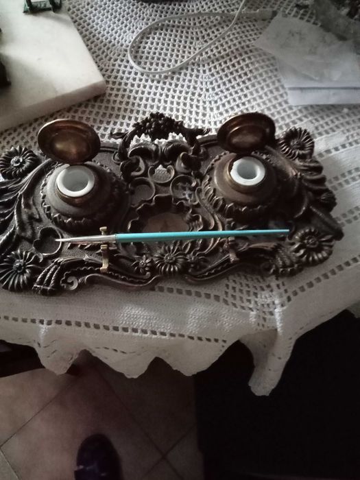 escola antiga-tinteiro em mármore +tinteiro em bronze com mata borrão