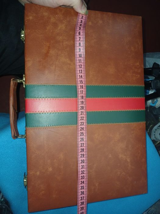 Нарды на подарок в кожаном чемодане.