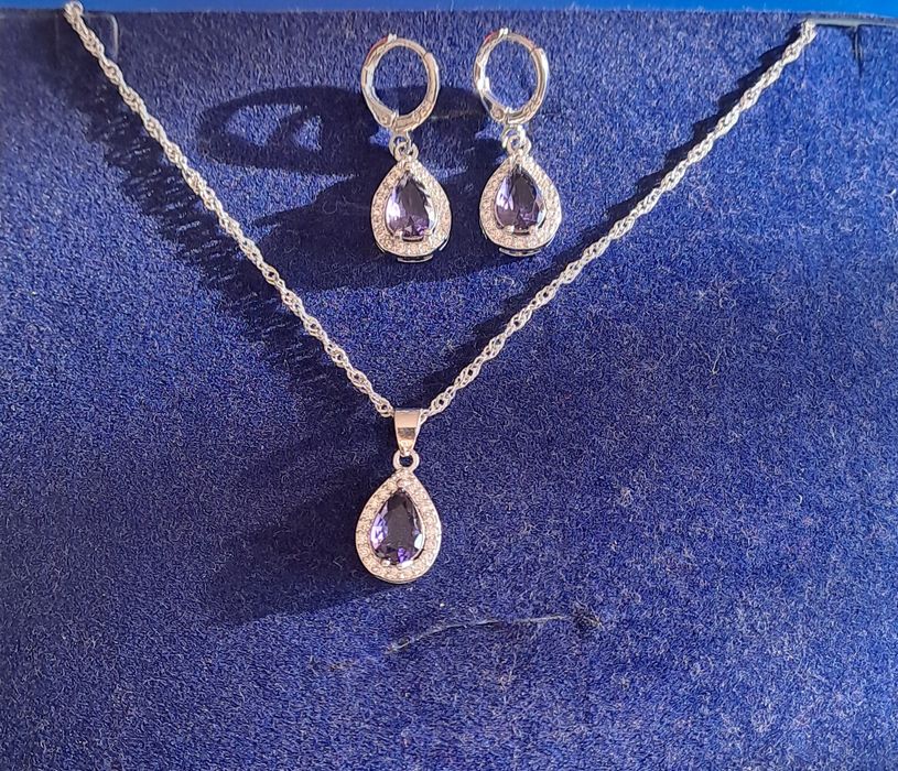 Varios conjuntos de colar e brincos em prata 925