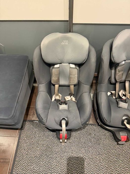 Fotelik obrotowy Britax Römer Dualfix M i-Size 61-105 cm (ISOFIX)