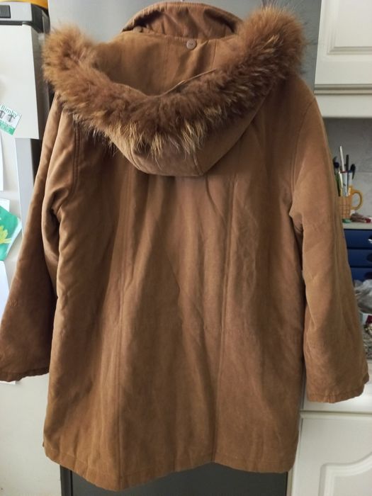 Casaco com capuz cor de mel